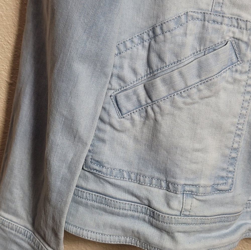 Isaac MizrahiBlue  Women's TRUE DENIM Jean Jacket with Patch Pockets Size 8 - Picture 8 of 9